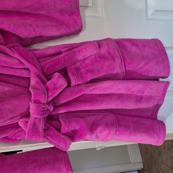 Like New Victoria's Secret Pink Fuzzy XL Robe - Picture 3 of 8